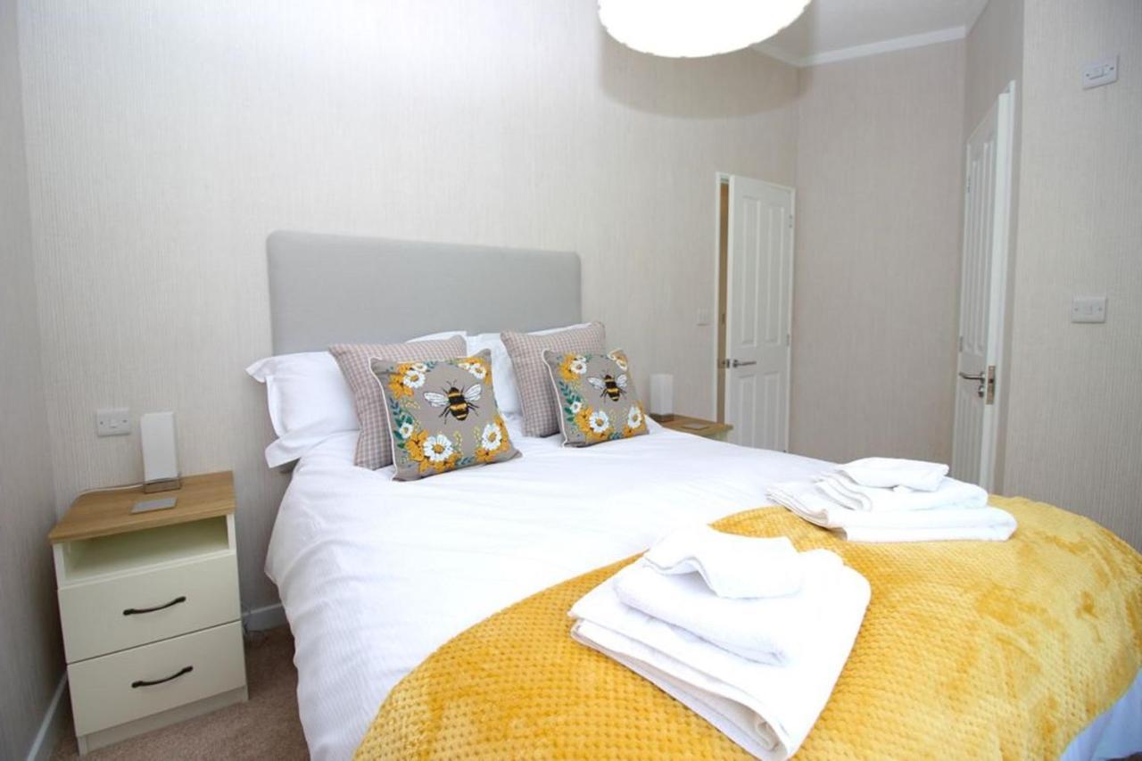 Hollicarrs - Bumblebee Lodge York